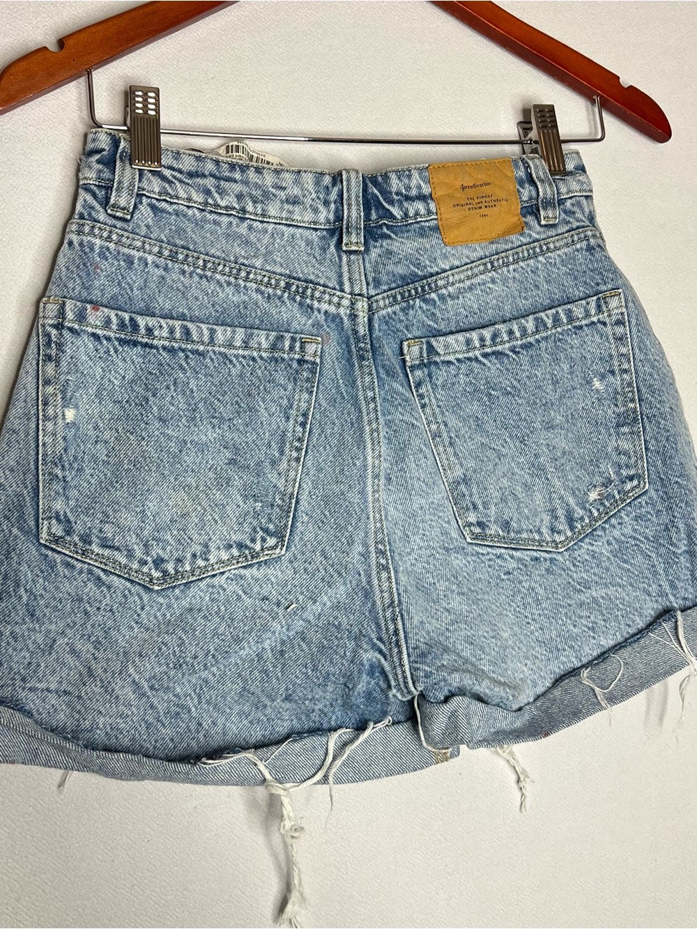 Stradivarius Shorts Women’s Sz 2 Mom High-Rise Light Wash Cuffed Distressed - Picture 6 of 9